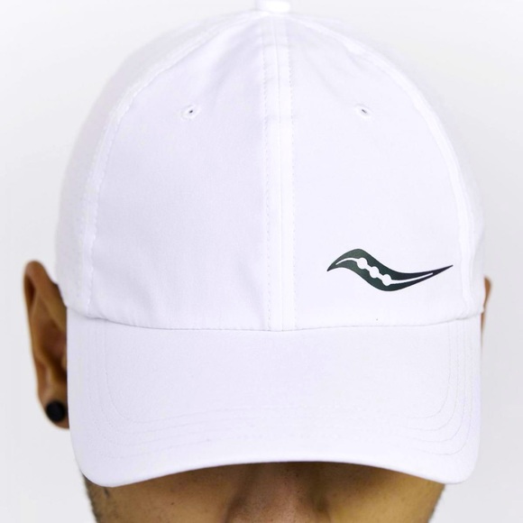 Saucony Accessories - 🔳 Saucony Black & White Outpace Petite Hat 🔲